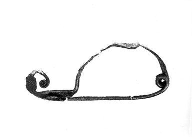 fibula con arco a doppia piegatura e staffa